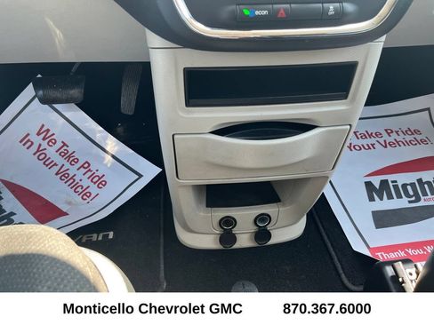 Used 2017 Dodge Grand Caravan SE w/ UConnect Hands-Free Group FWD image 20