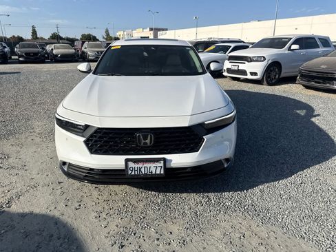 Used 2023 Honda Accord Touring image 2