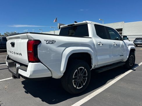 Used 2025 Toyota Tacoma TRD Sport w/ TRD Sport Upgrade Package AWD/4WD image 5