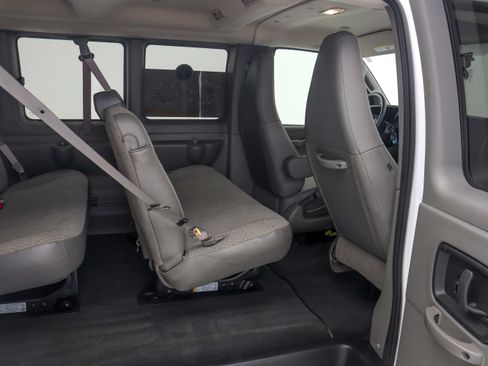 Used 2025 Chevrolet Express 3500 LS RWD image 15