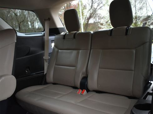 Used 2020 Ford Explorer XLT w/ Equipment Group 202A image 13