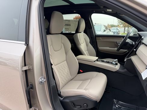 New 2026 Volvo XC90 B5 Core image 8