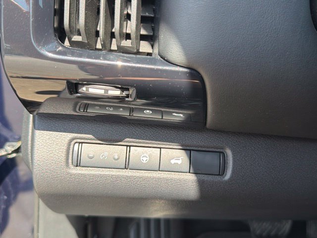 Used 2025 Nissan Pathfinder SV AWD/4WD image 31