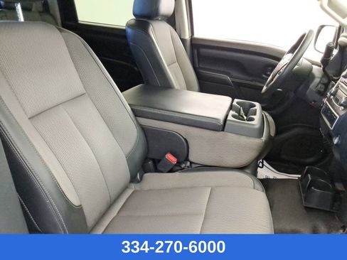 Used 2017 Nissan Titan S image 16