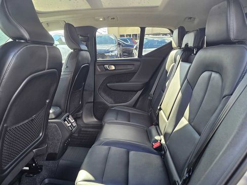 Certified 2025 Volvo XC40 B5 Plus w/ Climate Package AWD/4WD image 18