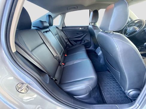 Used 2020 Volkswagen Jetta SE FWD image 31