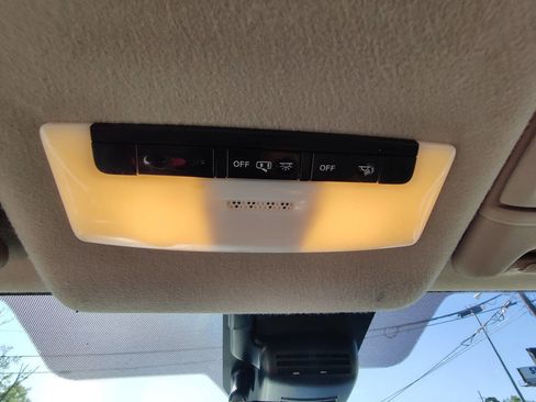 Used 2021 Nissan Versa SR image 22