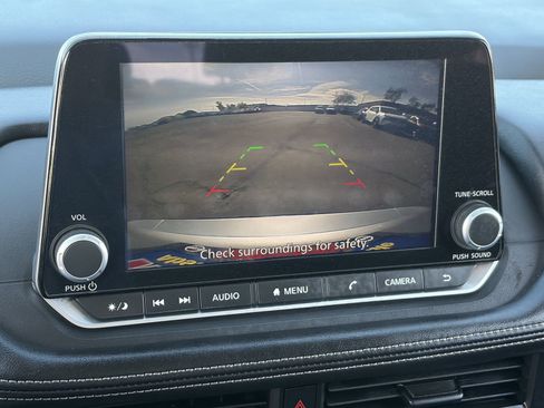 Used 2024 Nissan Rogue S image 28