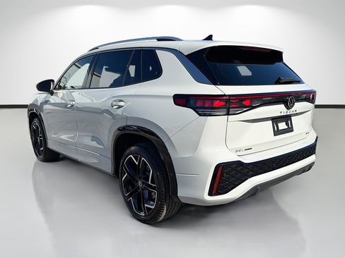 New 2026 Volkswagen Tiguan SEL R-Line AWD/4WD image 5