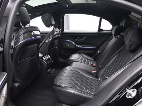 Used 2022 Mercedes-Benz S 580 4MATIC Sedan w/ AMG Line Package image 15