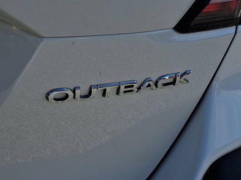 Used 2024 Subaru Outback Premium AWD/4WD image 30
