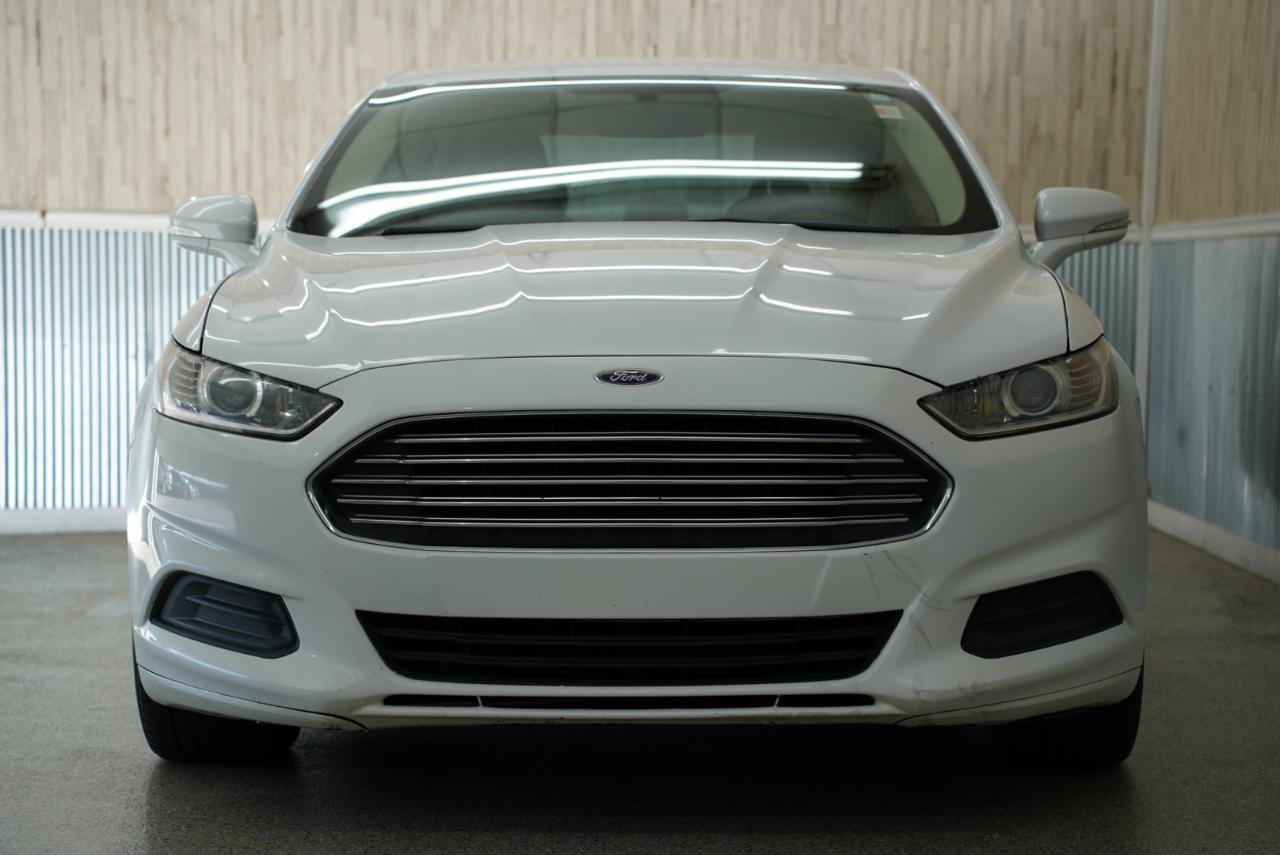 Used 2016 Ford Fusion SE FWD image 3