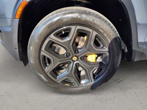 Used 2022 Rivian R1T Adventure image 9