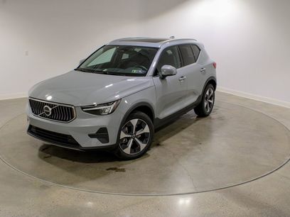 Used 2025 Volvo XC40 B5 Core w/ Climate Package
