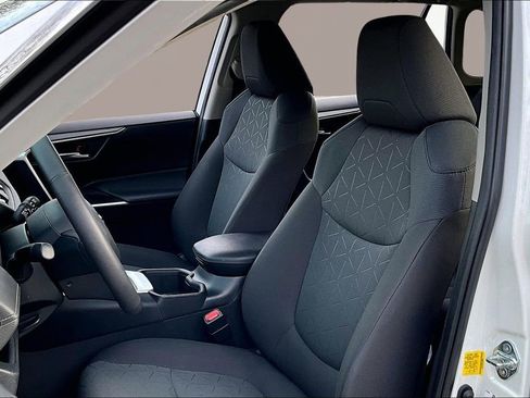 Used 2023 Toyota RAV4 XLE image 17