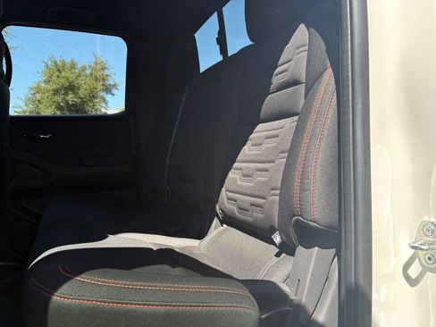 Used 2025 Nissan Frontier PRO-4X AWD/4WD image 11