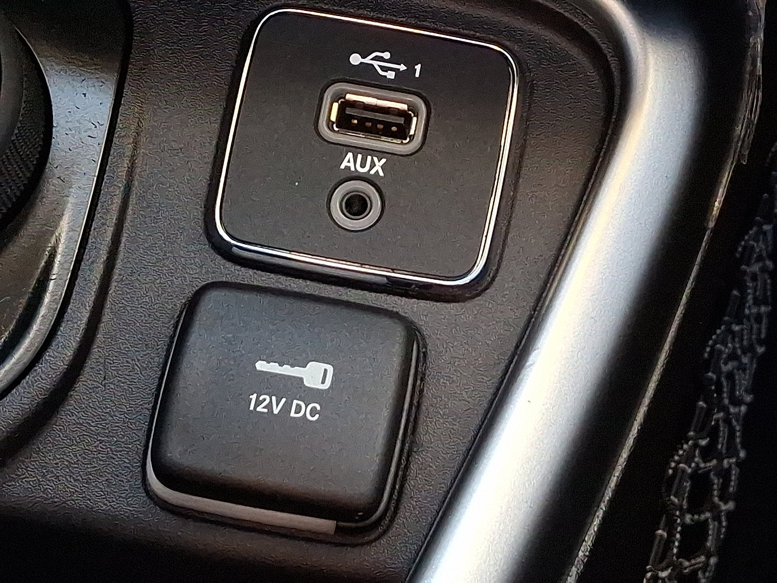 Certified 2021 Jeep Compass Latitude w/ Sun and Sound Group AWD/4WD image 26