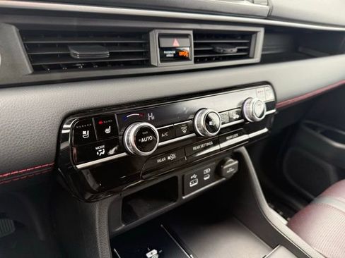 Used 2025 Honda Pilot Black Edition image 33