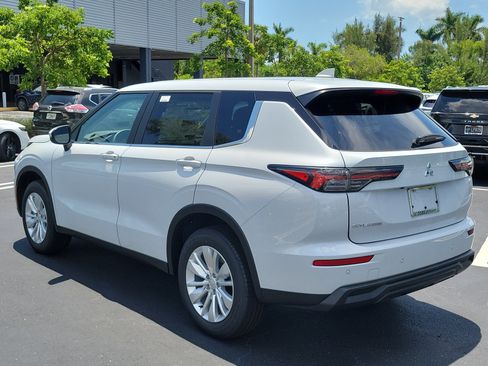 New 2026 Mitsubishi Outlander ES FWD image 6