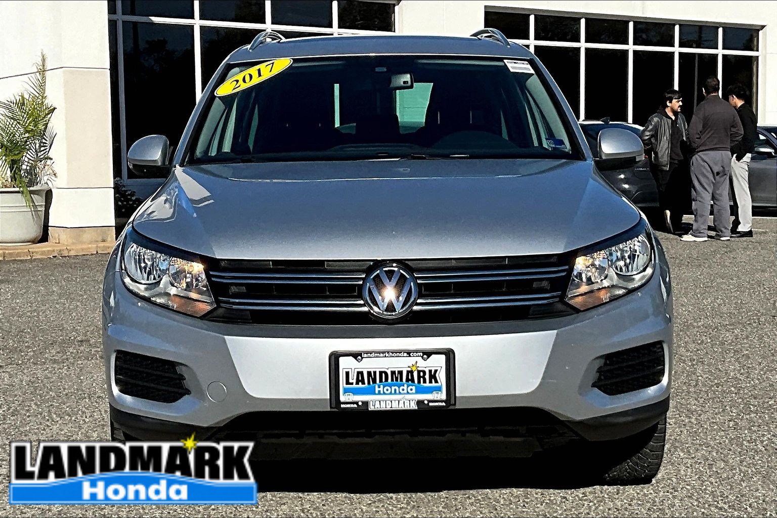 Used 2017 Volkswagen Tiguan Wolfsburg Edition AWD/4WD image 3