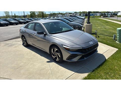 Used 2025 Hyundai Elantra SEL FWD image 7