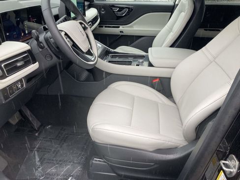 New 2025 Lincoln Aviator 2WD w/ Equipment Group 101A image 21