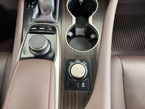 Used 2019 Lexus RX 350L w/ Premium Package image 31