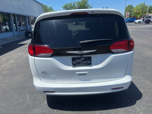 Used 2024 Chrysler Voyager LX FWD image 2