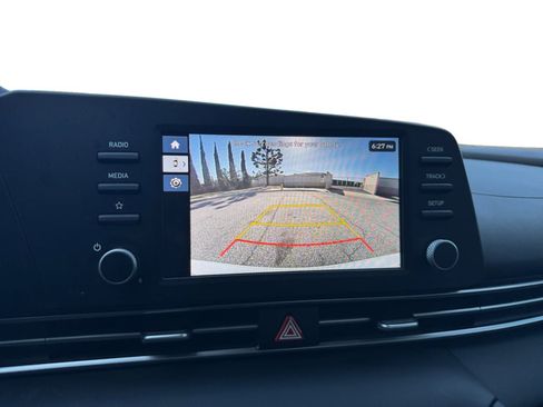 Used 2025 Hyundai Elantra SE FWD image 13