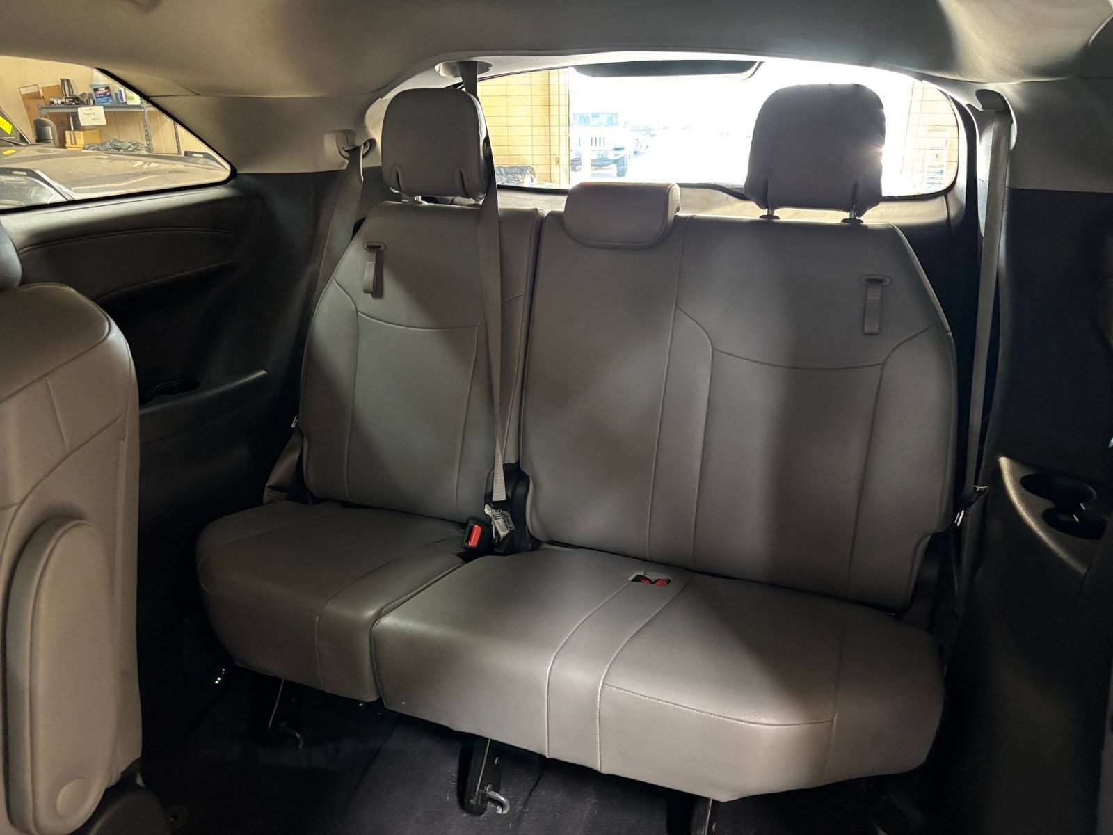 Used 2025 Toyota Sienna XLE FWD image 30