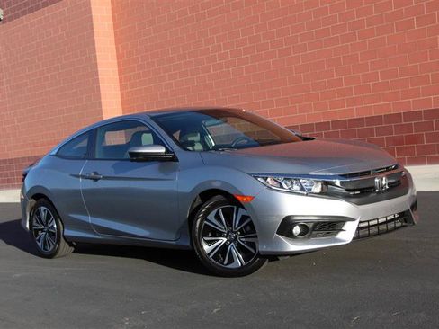 Used 2018 Honda Civic EX-T image 3