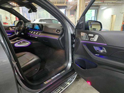 Used 2023 Mercedes-Benz GLS 450 4MATIC image 13