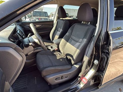 Used 2018 Nissan Rogue SV FWD image 20