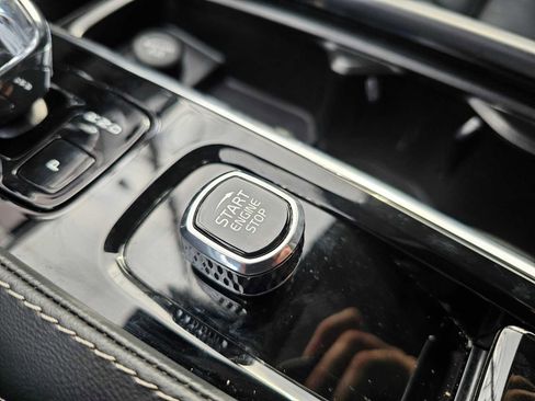 Certified 2024 Volvo XC90 B6 Ultimate w/ Protection Package Premier image 48