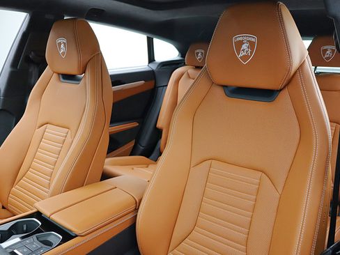 Used 2026 Lamborghini Urus SE AWD/4WD image 24