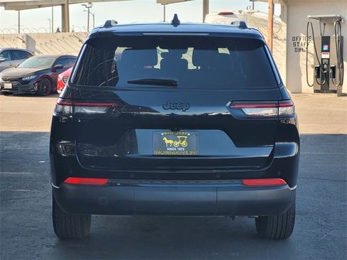 Certified 2024 Jeep Grand Cherokee L Laredo image 5