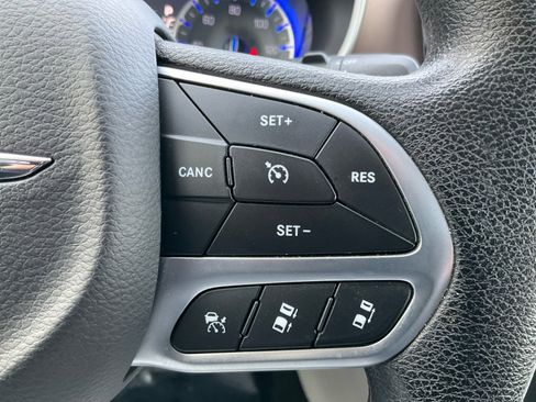 Used 2019 Chrysler Pacifica Touring Plus w/ Advanced Safetytec Group image 18