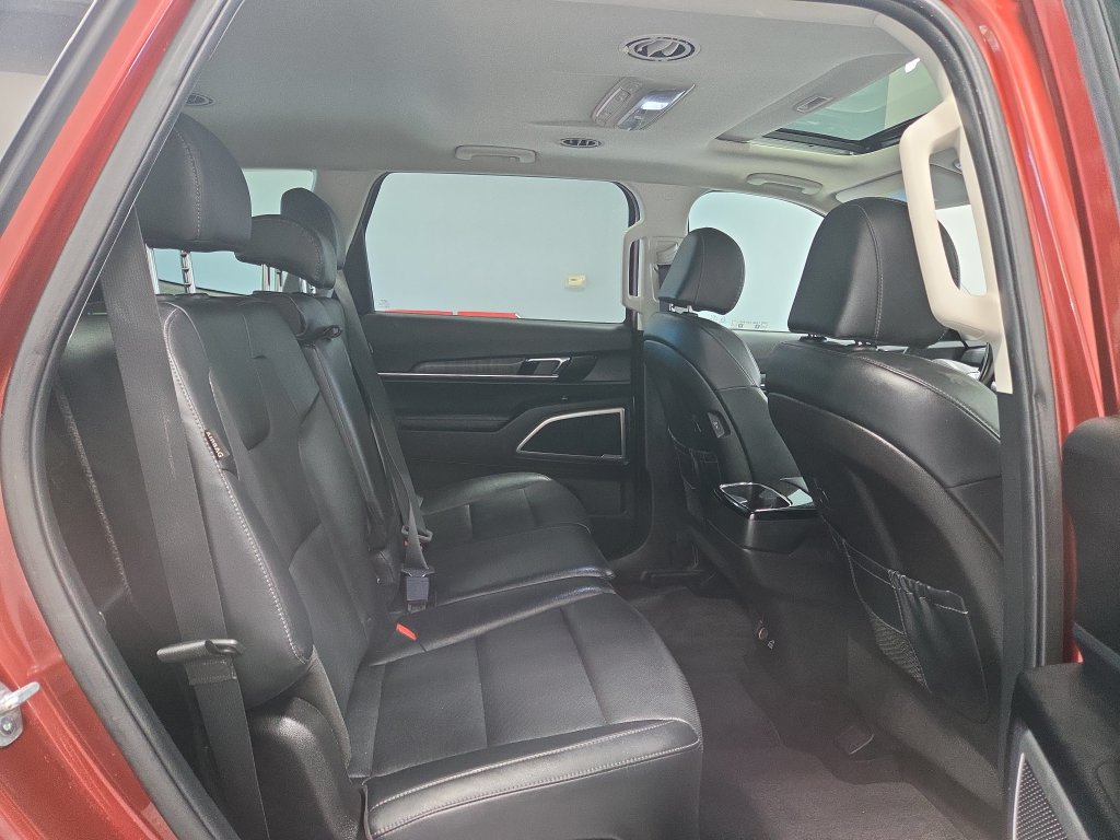 Used 2023 Kia Telluride AWD image 19