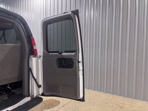 Used 2019 Chevrolet Express 3500 LT w/ LT Preferred Equipment Group image 7