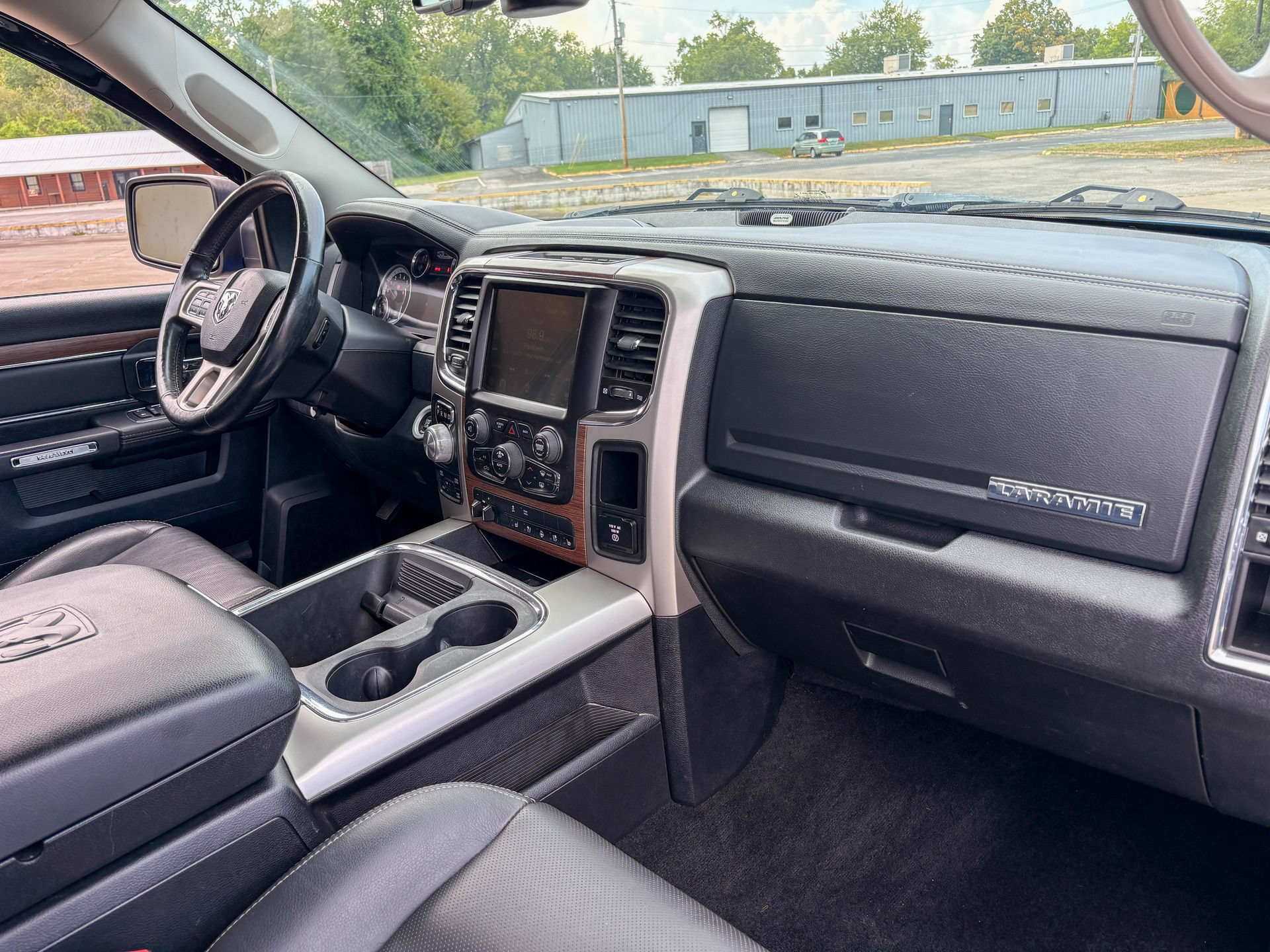 Used 2016 RAM 1500 Laramie w/ Convenience Group AWD/4WD image 27