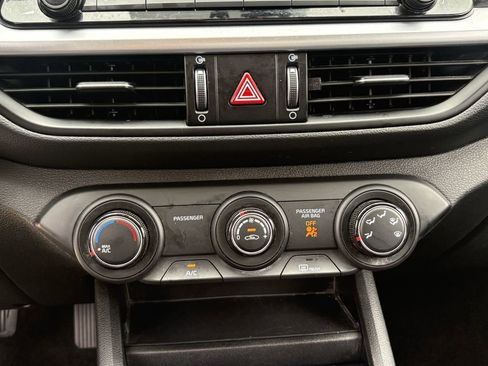 Used 2022 Kia Forte LXS w/ LXS Technology Package FWD image 19