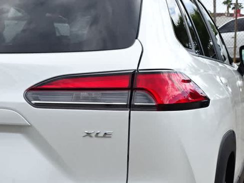 Used 2025 Toyota Corolla Cross XLE FWD image 11