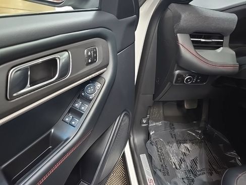 Certified 2025 Ford Explorer ST-Line w/ Premium Package AWD/4WD image 34