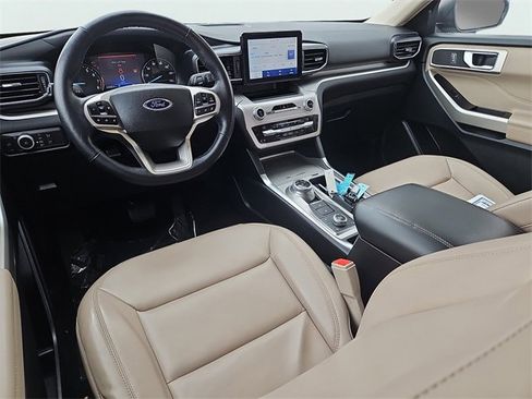 Used 2021 Ford Explorer XLT w/ Equipment Group 202A image 10