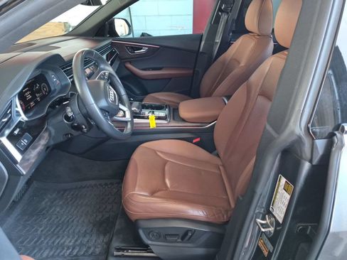 Used 2019 Audi Q8 Prestige w/ Adaptive Chassis Package AWD/4WD image 5