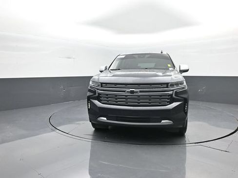 Used 2023 Chevrolet Suburban Premier AWD/4WD image 3