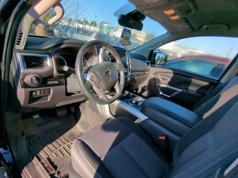 Used 2021 Nissan Titan SV w/ SV Convenience Package AWD/4WD image 7