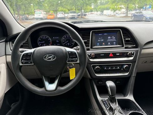 Used 2019 Hyundai Sonata SE FWD image 17