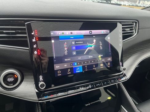 Used 2024 Jeep Wagoneer Series III w/ Premium Group I image 22