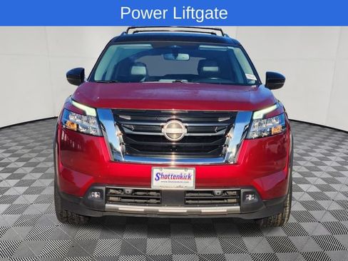 Used 2022 Nissan Pathfinder SL FWD image 2